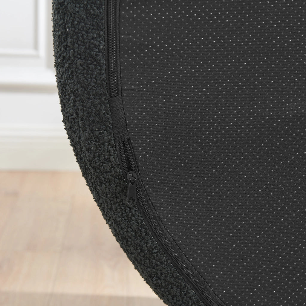 Divano compatto dal design arrotondato in tessuto teddy nero con cuscino