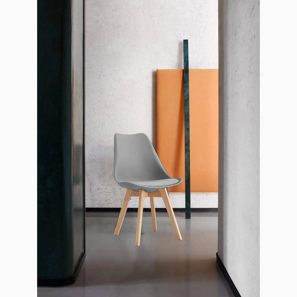 Set 4 Sedie da cucina in polipropilene con gambe in legno e cuscino 49x57x82 cm Colore Elefante FLORA