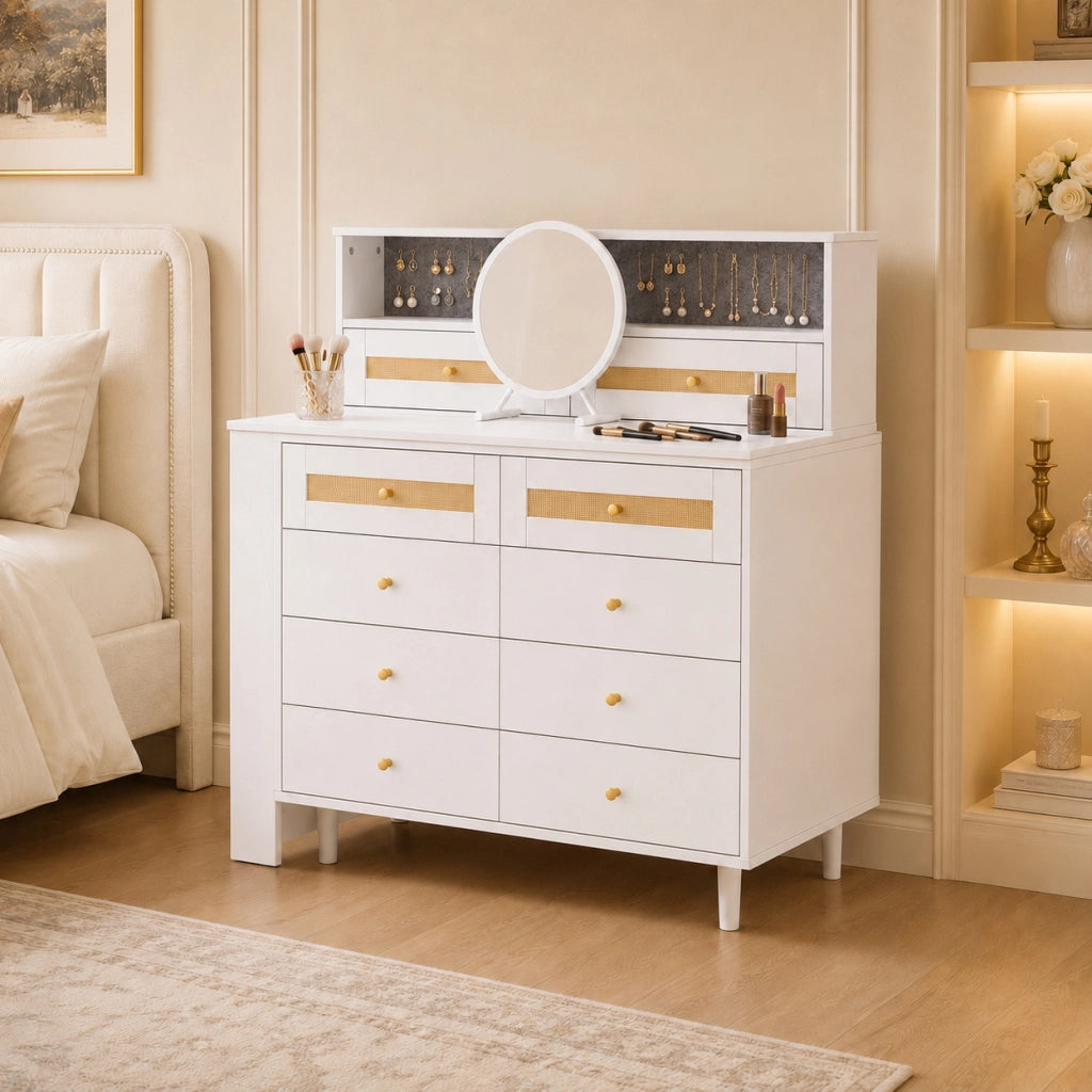 Toeletta ULEVR 105x50x107,5 cm con specchio, 10 cassetti, piano in vetro temprato e dettagli in rattan, bianca