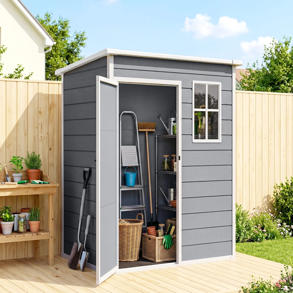 Casetta da Giardino Porta Attrezzi Grigio con Porta Bloccabile Finestra e Presa d'Aria 133x74 cm Resistente per Esterno