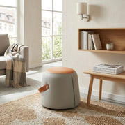 Pouf moderno imbottito con rivestimento in ecopelle grigio e arancione con maniglia in ecopelle marrone