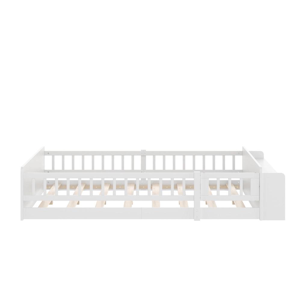 Letto per bambini 140 × 190 cm con ripiani e vano a giorno in legno di pino bianco con barriera apribile