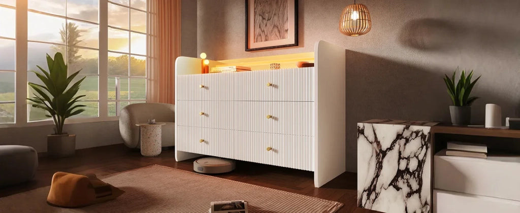 Sideboard bianco 120x40x75 cm con illuminazione LED e 6 cassetti, design moderno a scanalature ondulate per soggiorno e camera da letto