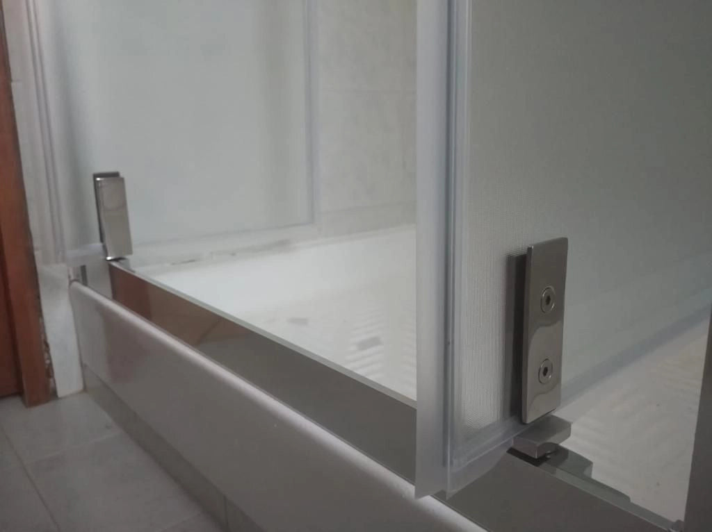 Box doccia Cristallo 6 mm 3 lati - Due Fissi piu' porta Saloon Opaco - Misura: 80 x 130 x 80 x190h