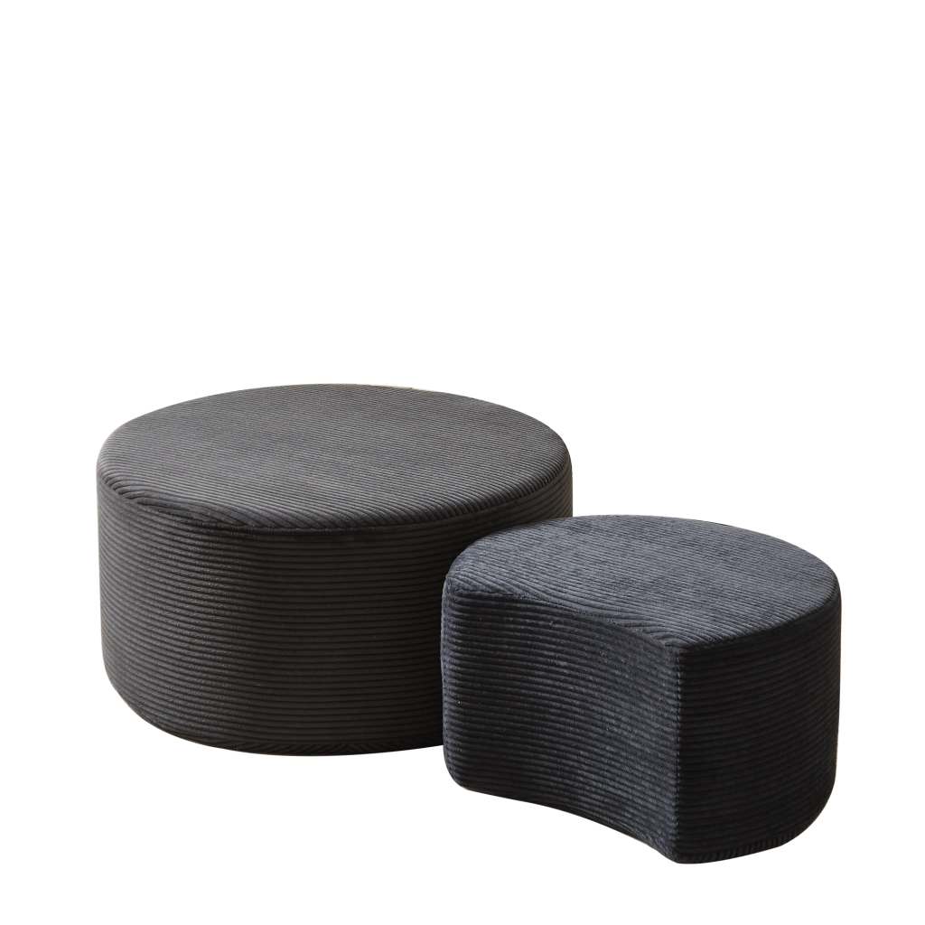 Set di 2 tavolini rotondi imbottiti in tessuto nero, utilizzabili come pouf