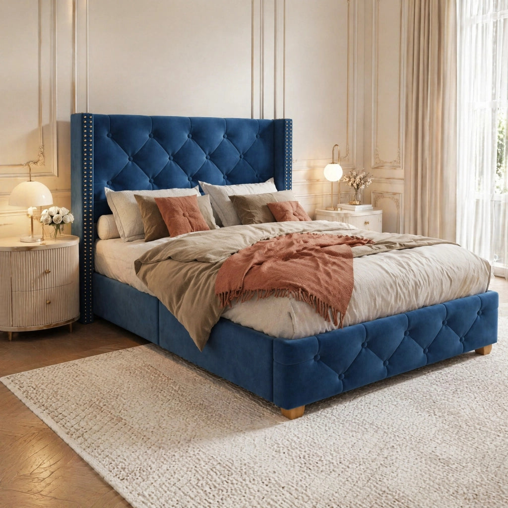 Letto imbottito 90 × 200 cm con rete a doghe e testiera con ali rivestito in velluto blu con bottoni e borchie