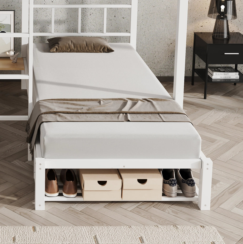 Letto a castello in metallo bianco 140x200/90x200 cm con 3 posti letto, scaffale aperto e portascarpe
