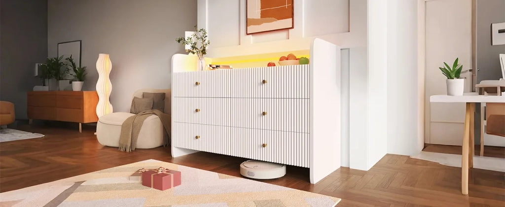 Sideboard bianco 120x40x75 cm con illuminazione LED e 6 cassetti, design moderno a scanalature ondulate per soggiorno e camera da letto