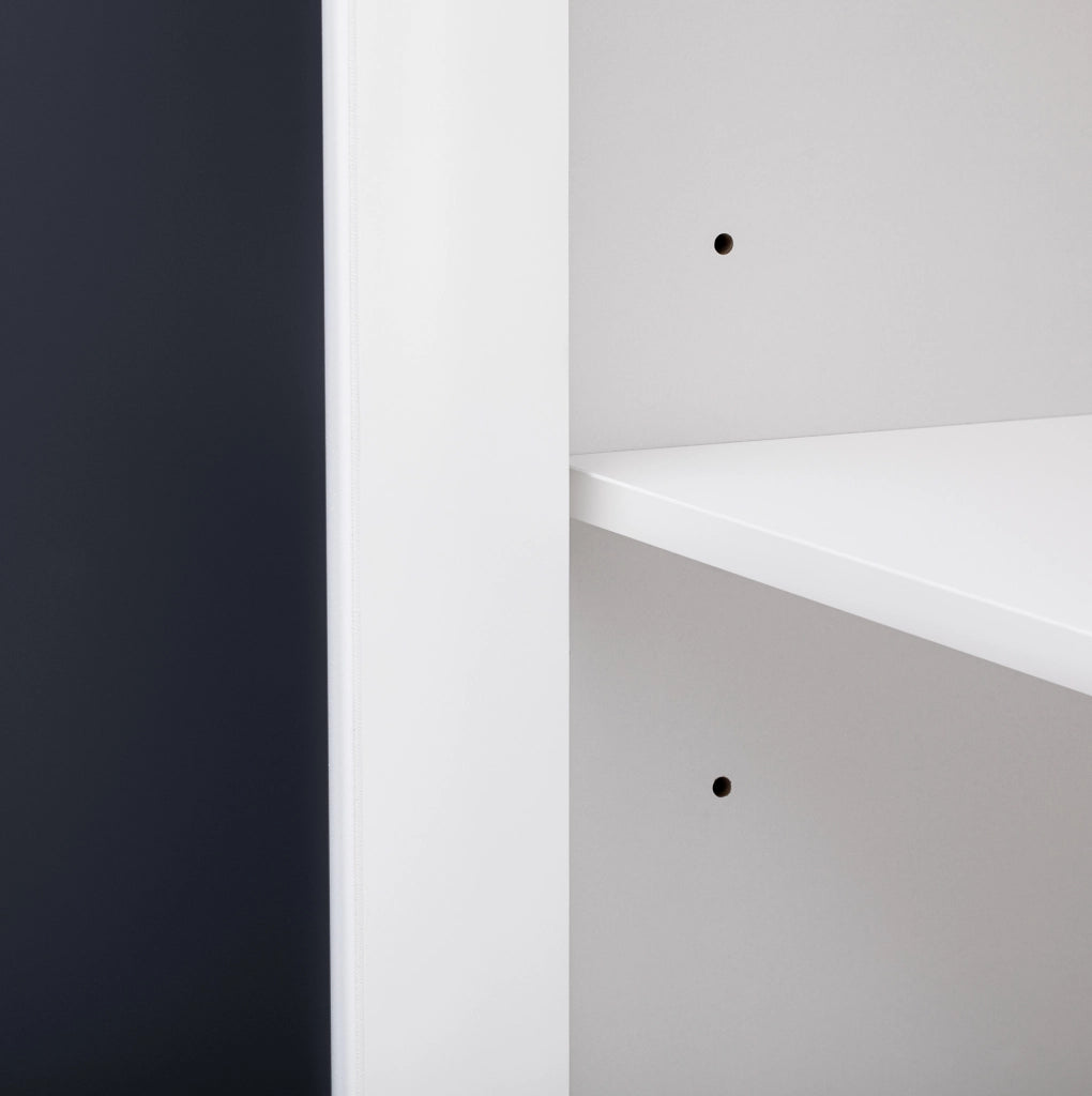 Credenza da 140 cm con 4 ante a specchio e 2 cassetti in MDF bianco