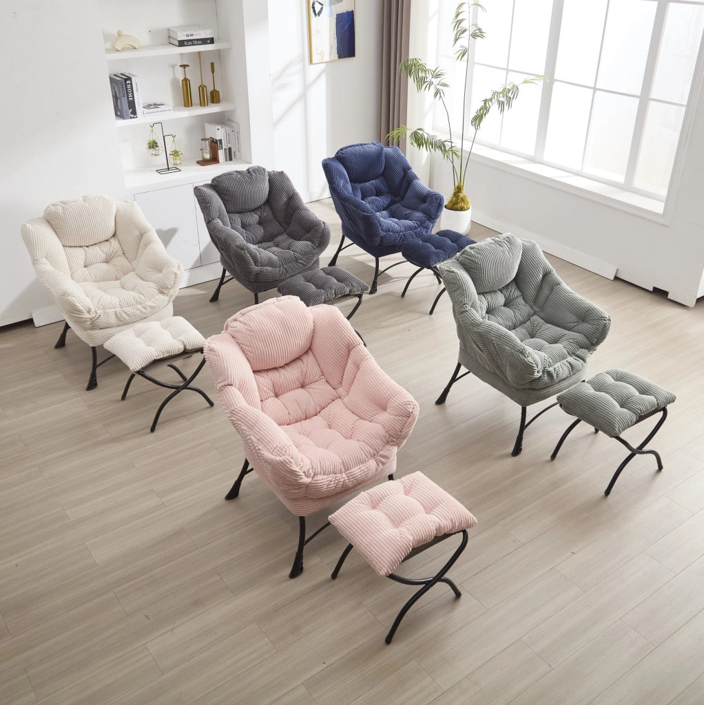 Poltrona lounge moderna grigia con poggiapiedi e tasca laterale, sedia reclinabile imbottita per piccoli spazi