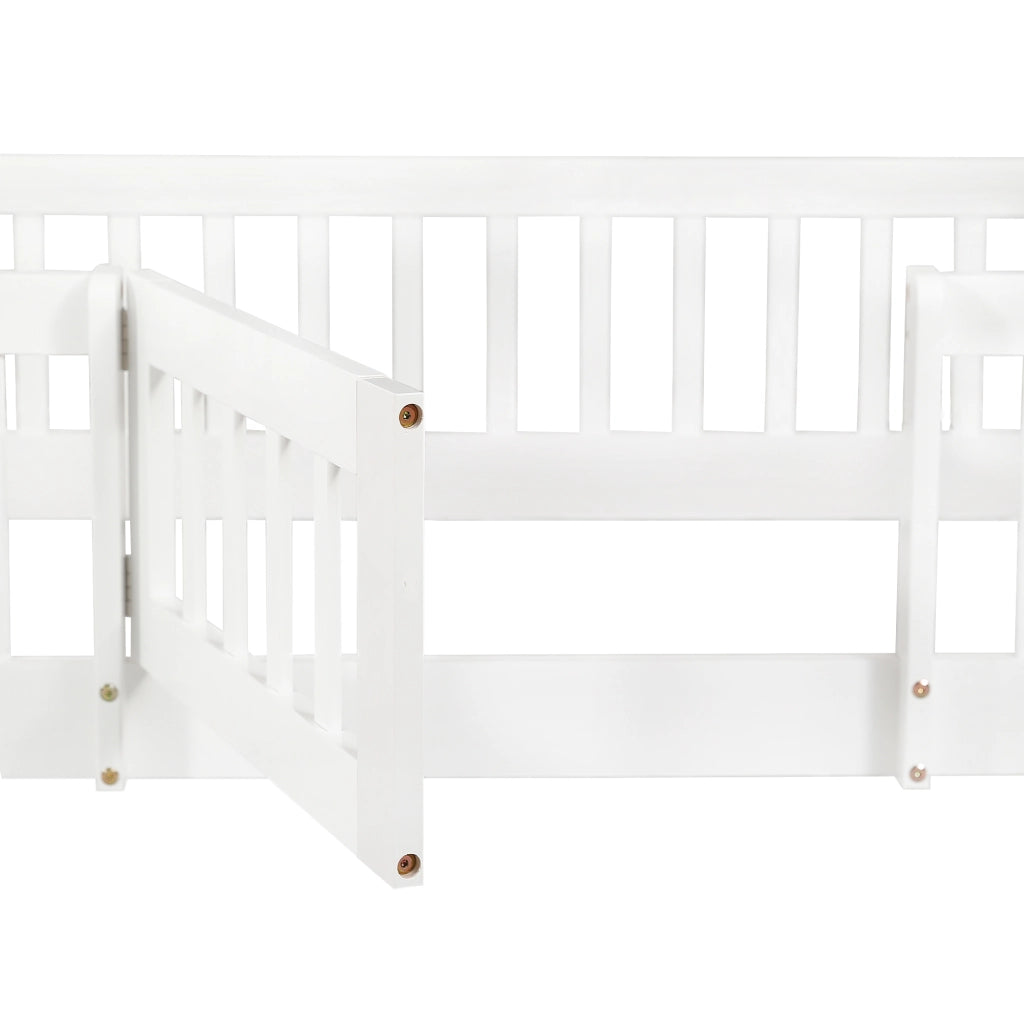 Letto a soppalco 90 × 200 cm con scala ad angolo; barriera e porta in legno bianco spazio libero sottostante