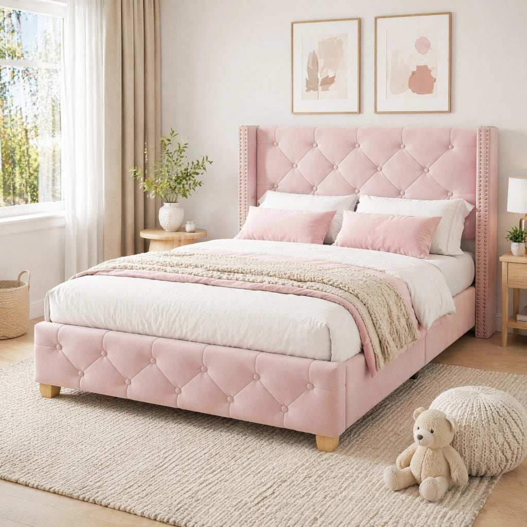 Letto imbottito 90 × 200 cm con rete a doghe; testiera con bottoni e rivestimento in velluto rosa