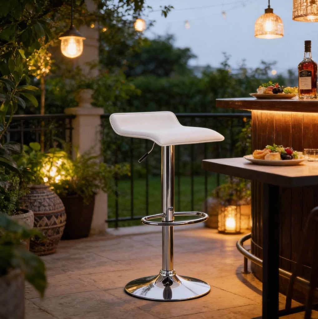 Sgabello da bar bianco girevole e regolabile in altezza