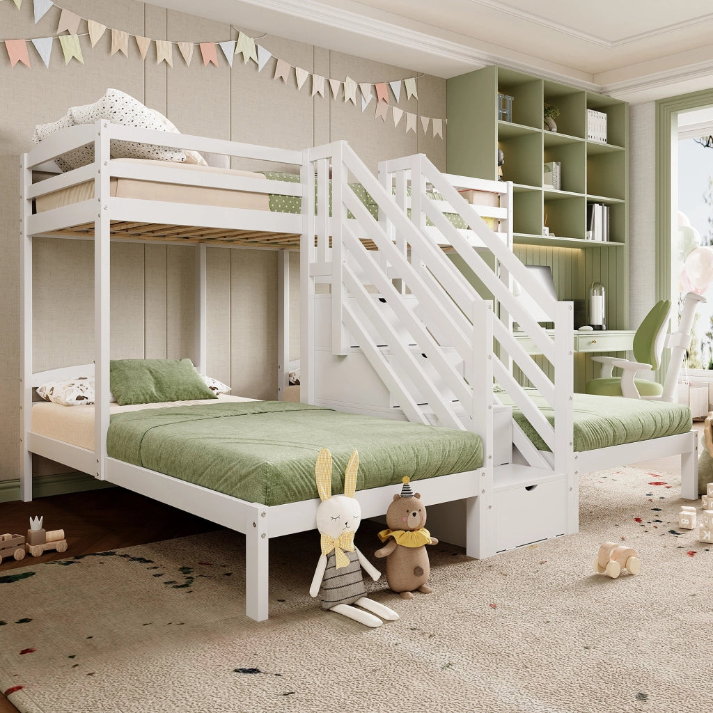 Letto a castello a tre letti 90 × 200 cm in legno di pino e MDF bianco con scala contenitore e sponde