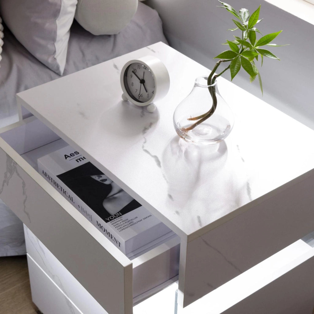 Comodino LED con 3 Cassetti e Pannello Acrilico, Tavolino da Notte per Camera da Letto in Bianco Pietra