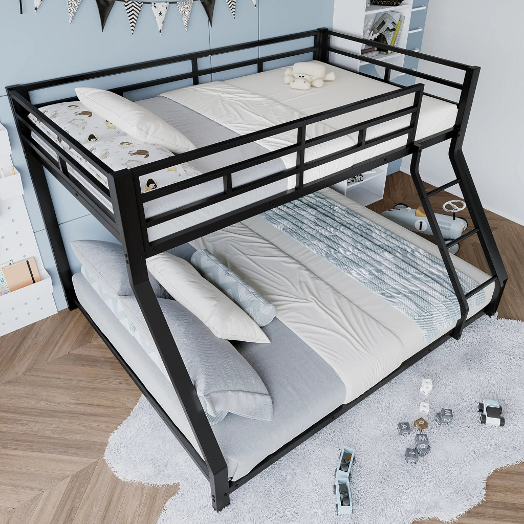 Letto a castello due livelli 90 × 200 cm e 140 × 200 cm con scala e barriera in metallo nero senza materasso
