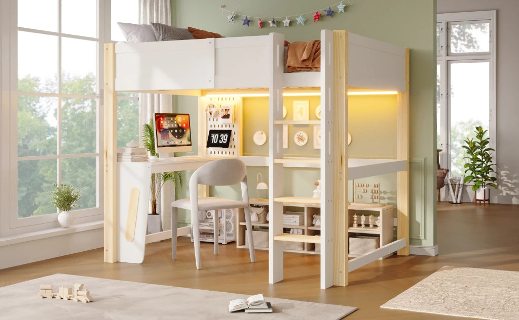 Letto a soppalco 140x200 cm, legno di pino naturale e bianco, con scrivania, pannello forato e striscia LED. Senza materasso