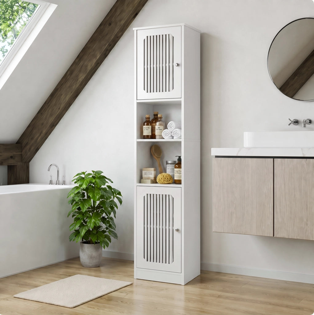 Colonna bagno bianca con ante a lamelle e ripiani regolabili