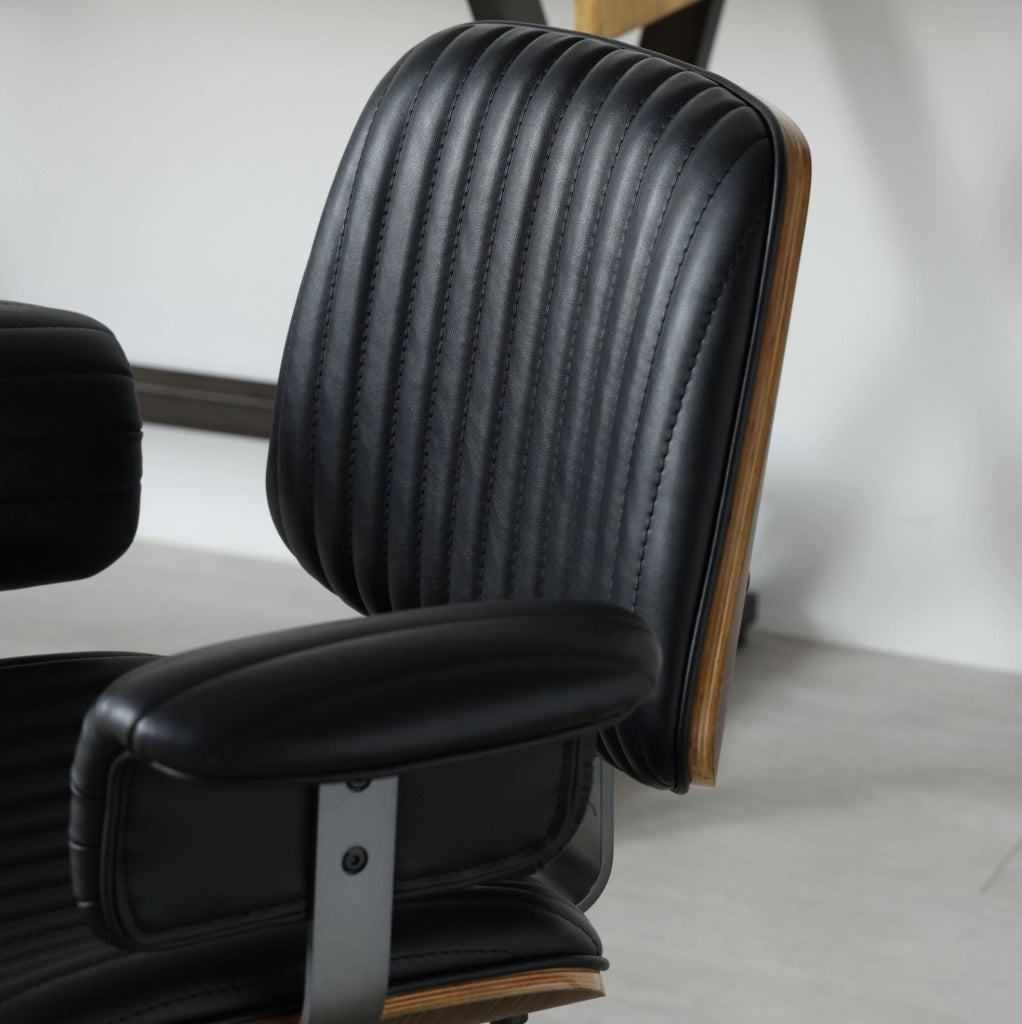 Sedia da ufficio 73x59x87 cm in similpelle nera, girevole e regolabile –
