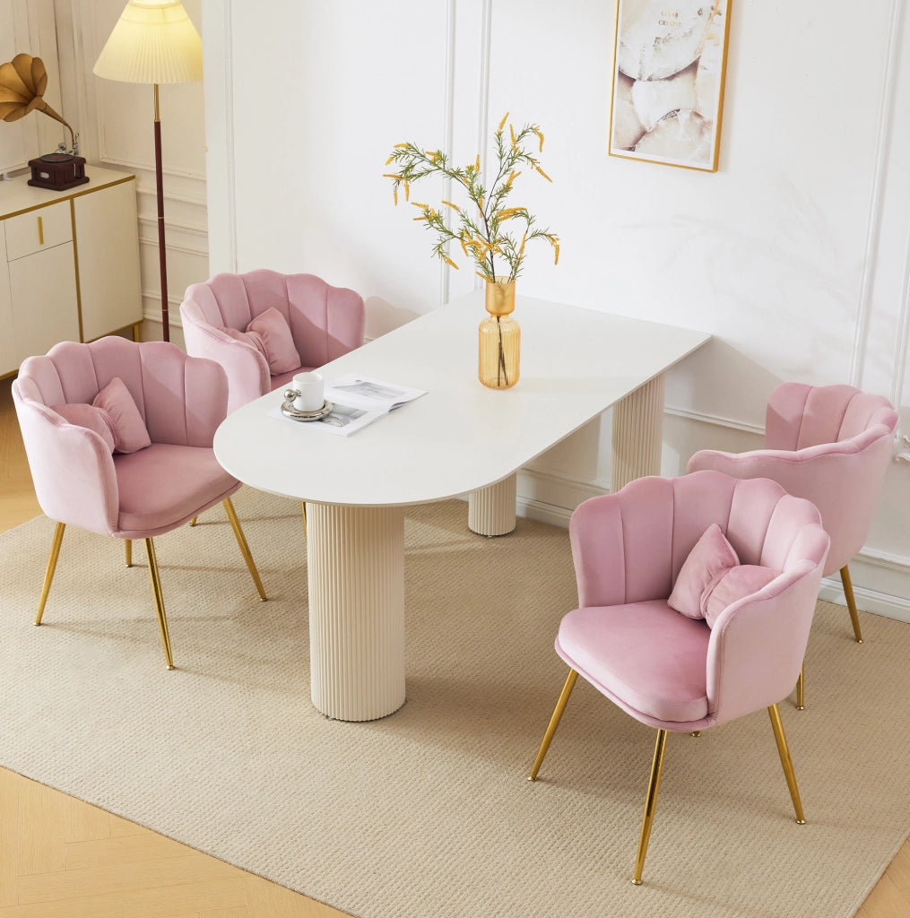 Set di 4 sedie imbottite in velluto rosa con schienale a petalo e gambe in metallo dorato