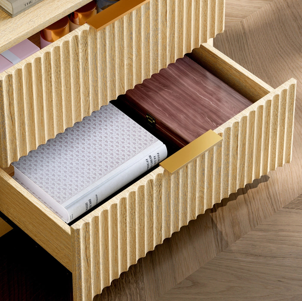 Comodino 58x38x64 cm in MDF rovere， 3 cassetti， maniglie in metallo