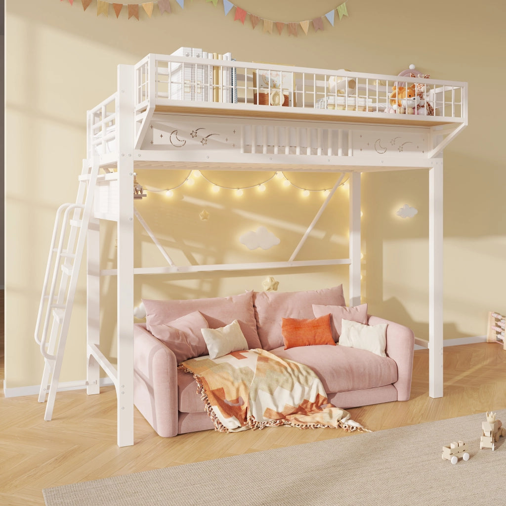 Letto a soppalco 90 × 200 cm in metallo bianco con vano inferiore aperto ripiani laterali e scala reversibile