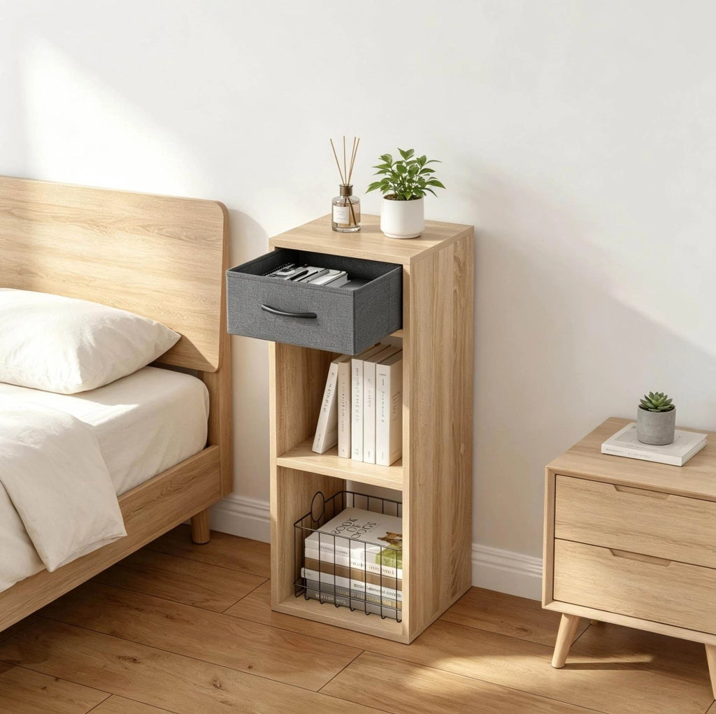 Libreria a cubi in legno ingegnerizzato con 1 cassetto in tessuto e 2 ripiani aperti, mobile verticale salvaspazio