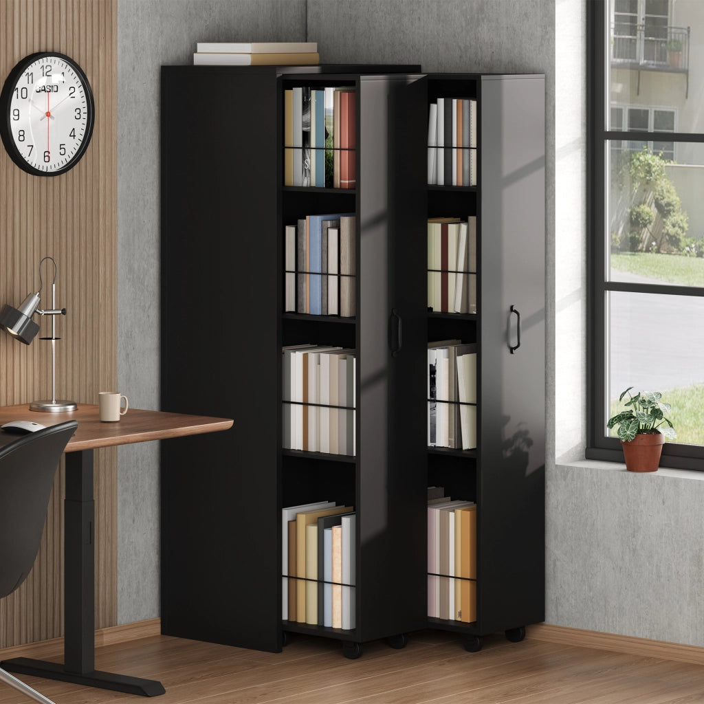 Libreria estensibile su ruote con due moduli indipendenti; ripiani e barre metalliche in MDF nero 51.5 × 41 × 158 cm