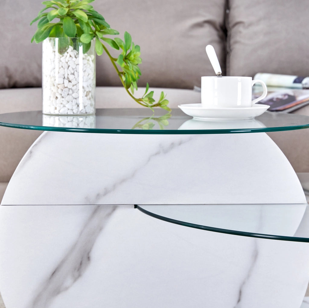 Tavolino da salotto a 2 livelli con vetro temperato e struttura MDF bianco effetto marmo HOMVRA