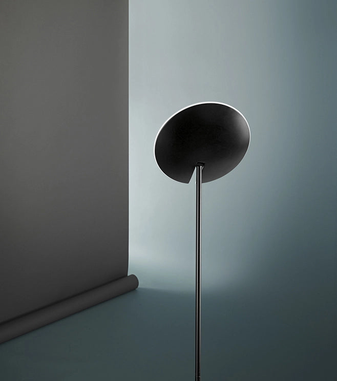 Piantana LED da terra 24W 1900Lm 3000K in metallo nero, design moderno ed elegante per illuminazione d'interni, altezza 183 cm - Perenz