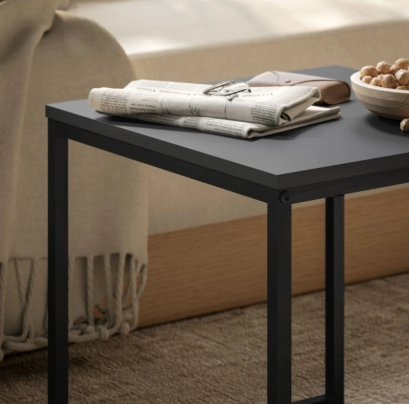 Set di 2 Tavolini Moderni Quadrati in MDF e Metallo Nero per Soggiorno