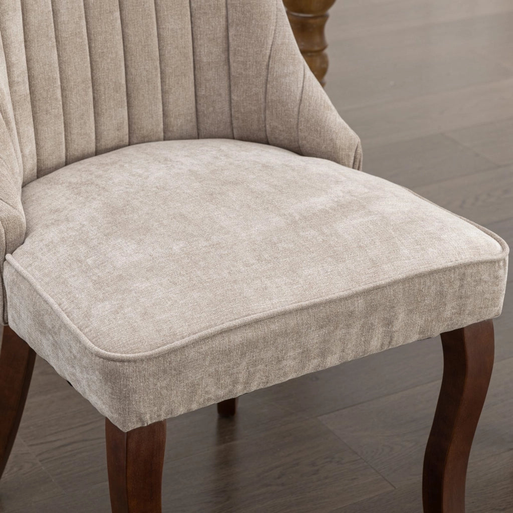 Sedia da sala da pranzo imbottita in ciniglia con schienale alto, gambe in legno massello e piedini regolabili beige