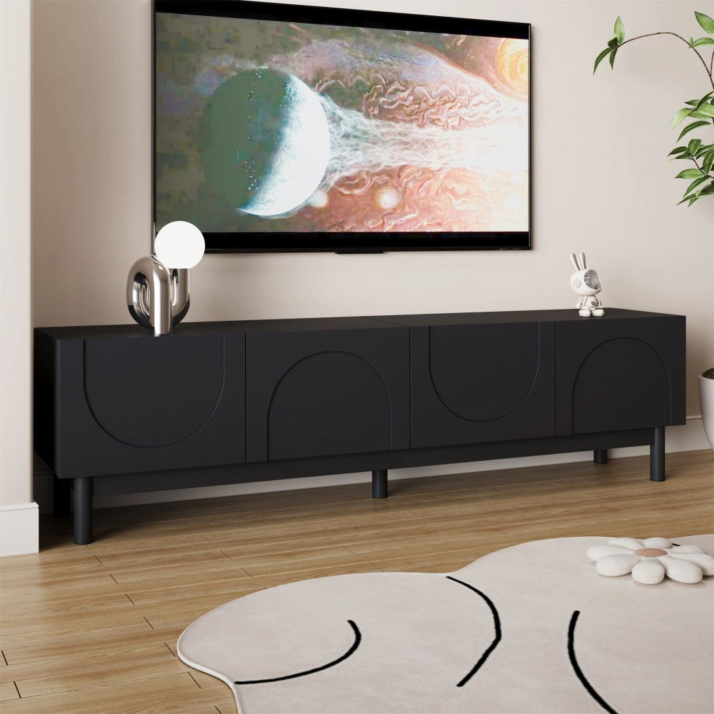 Mobile porta televisore nero a quattro ante con ripiani e gambe stabilizzanti, 169 x 34 x 45,5 cm