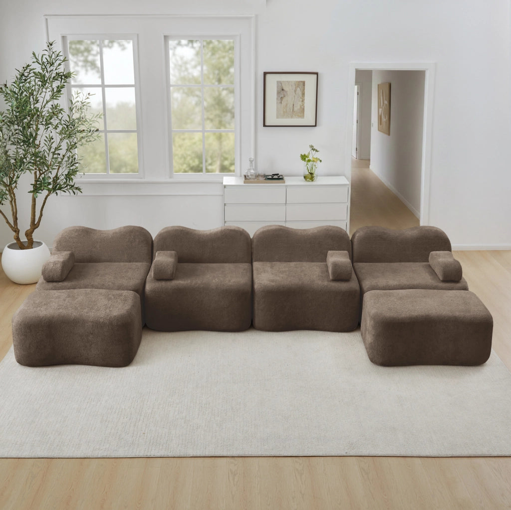 Divano modulare ULEVR a U 4 posti con 2 pouf, forma ondulata e rivestimento in velluto marrone
