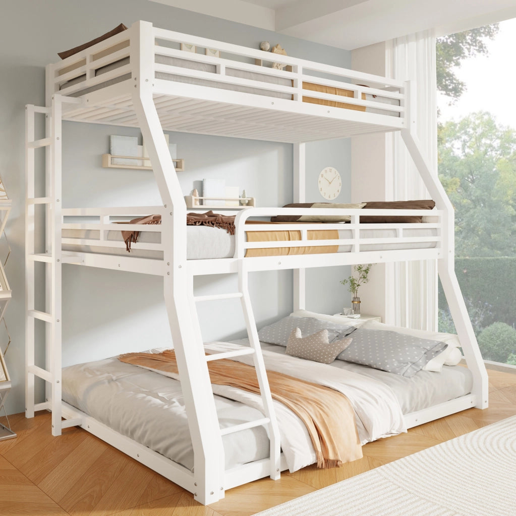 Letto a castello triplo 90/120/140x200 cm in metallo bianco con 2 scale HOMVRA
