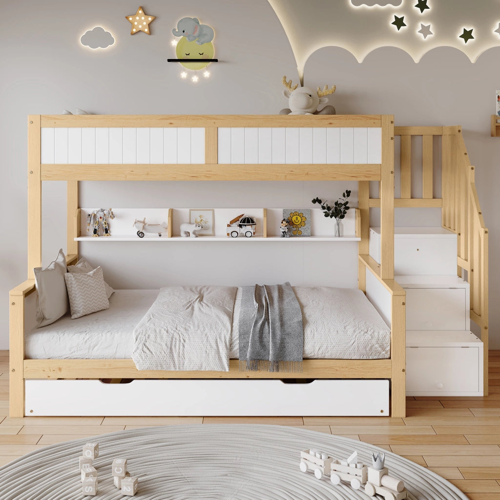 Letto a castello per bambini a tre posti in pino e MDF; con scala contenitore; armadio laterale; bianco e legno naturale