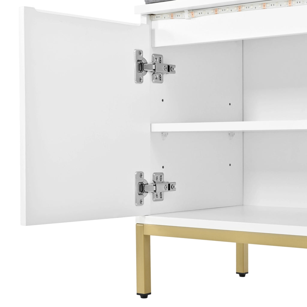 Panca guardaroba bianca con pannello posteriore forato, 8 ganci doppi dorati, panca imbottita e scarpiera regolabile con luce LED integrata