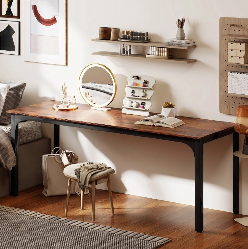 Scrivania in stile industriale, struttura in acciaio con piano in truciolato melaminico marrone, 200x60x75 cm
