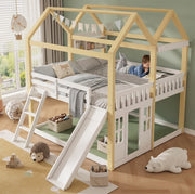 Letto a castello per bambini 90x200 cm con scivolo e scaletta, design casa in bianco e legno naturale, letto semialto con area gioco e porta, montaggio modulare a sinistra o destra