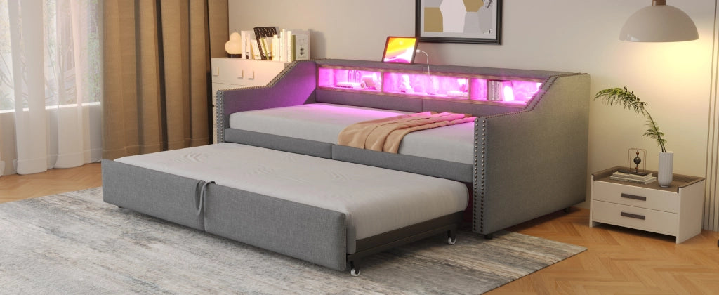 Divano letto imbottito estraibile con rete a doghe LED USB grigio chiaro con schienale e braccioli laterali