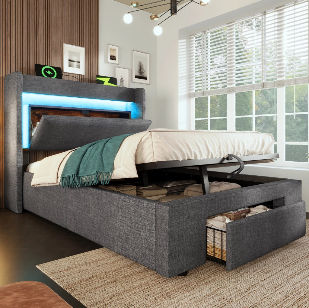 Letto imbottito 90x200 cm con contenitore idraulico, testiera con vano portaoggetti, illuminazione LED e porte USB/USB-C, struttura con doghe in legno, grigio in lino, senza materasso