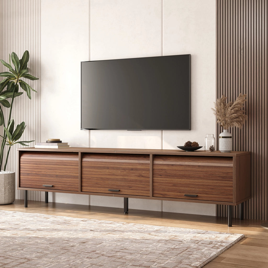 Mobile Porta TV Noce 180 cm con 3 Ante Scorrevoli e Piedini in Metallo Nero