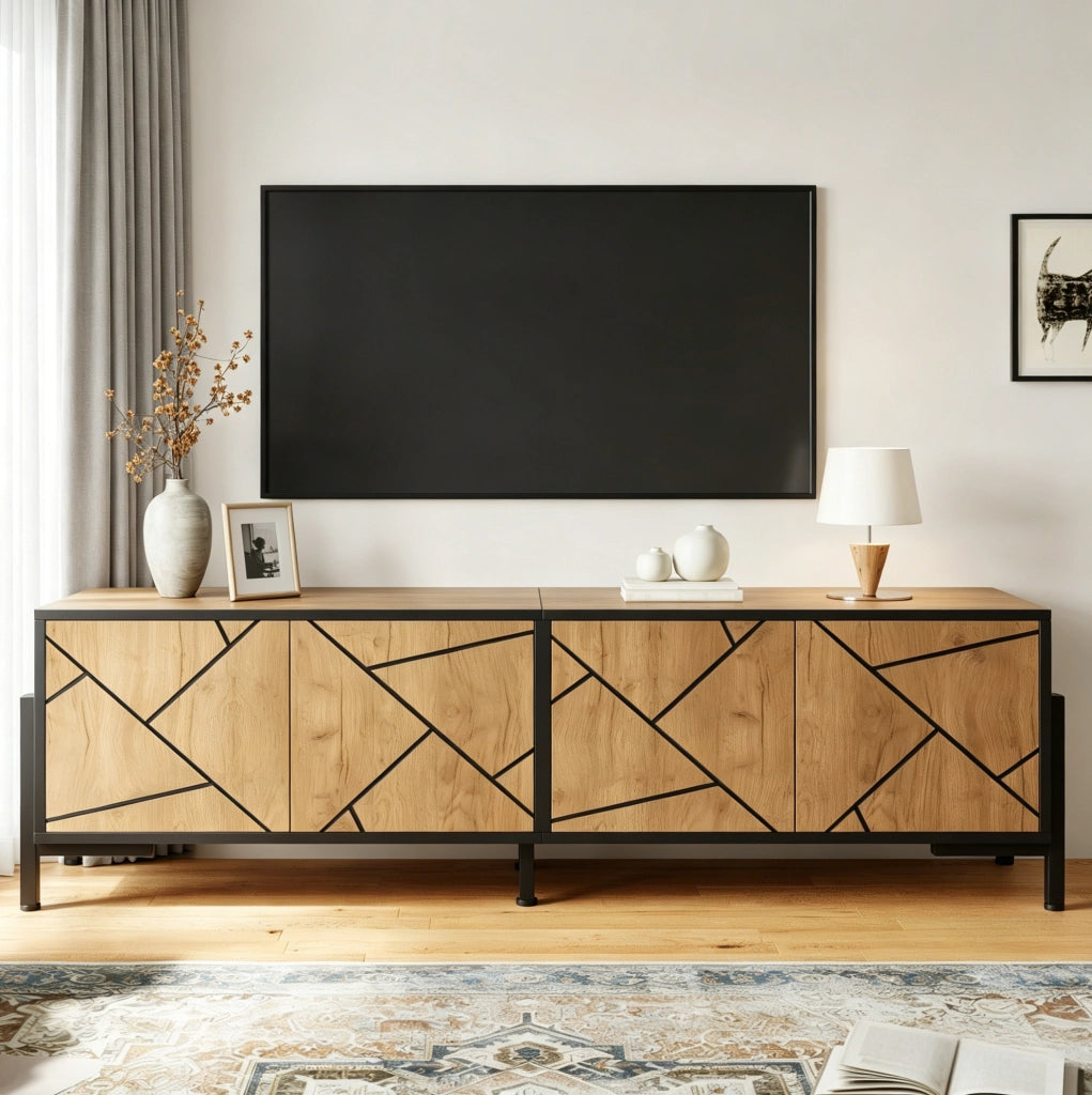 Mobile TV 153x40x50 cm con 4 ante e design geometrico in MDF naturale