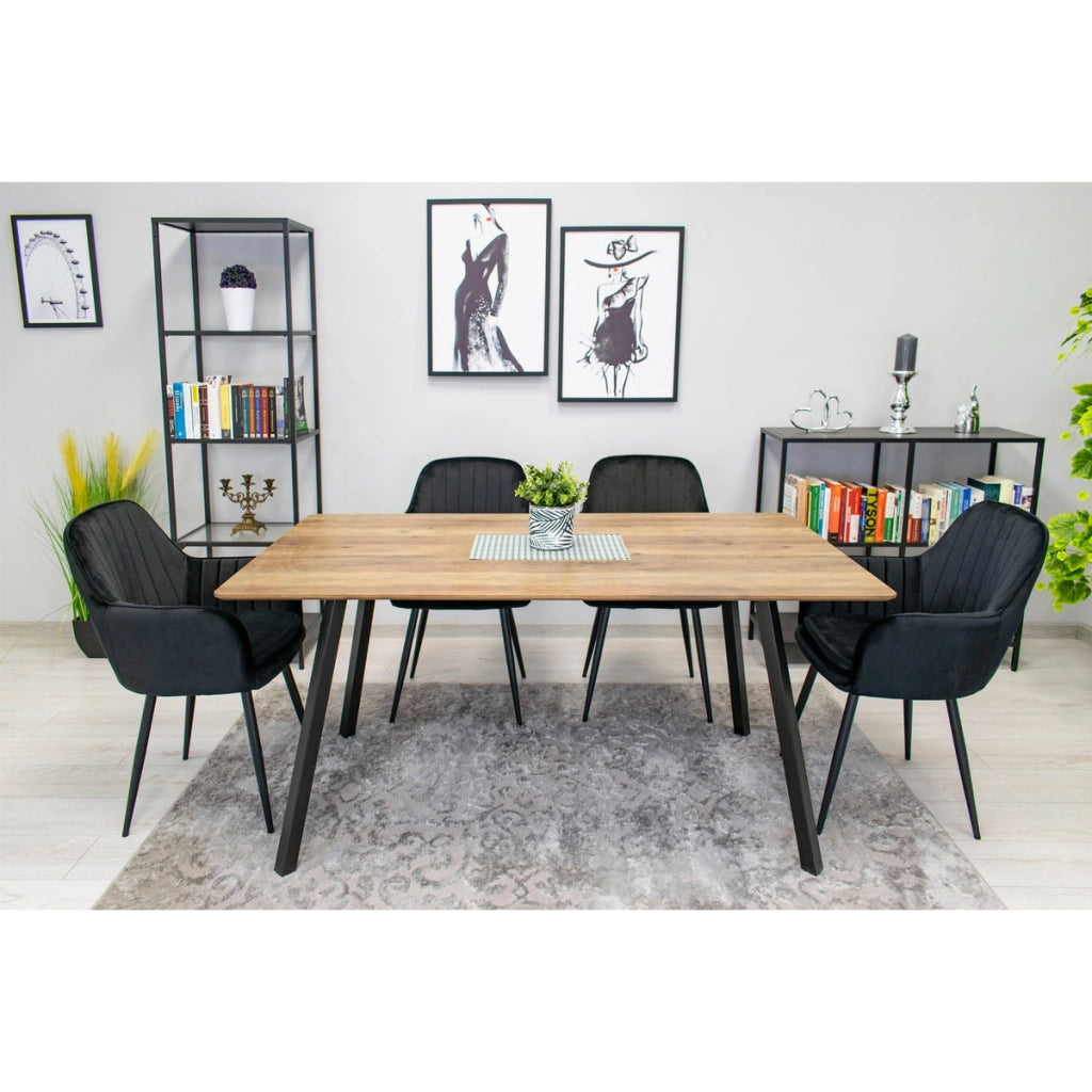 Sedia di design Lugo in velluto nero con gambe in metallo