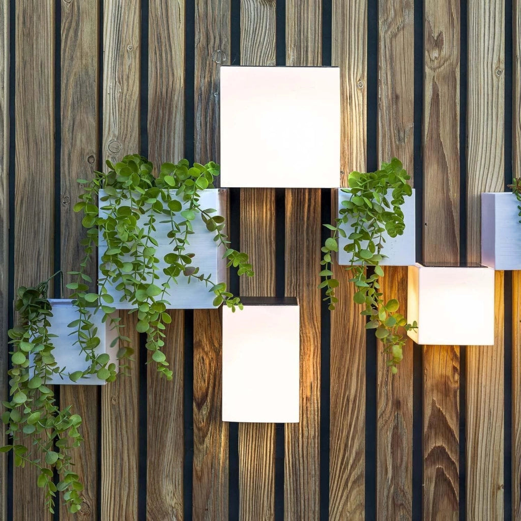 NewGarden E76B3BCF-A596-4FEB-864F-A1286E8CC88B Wally Applique da Parete Solare LED Integrato Sensore Crepuscolare e di Movimento 12x12x18 cm colore Bianco