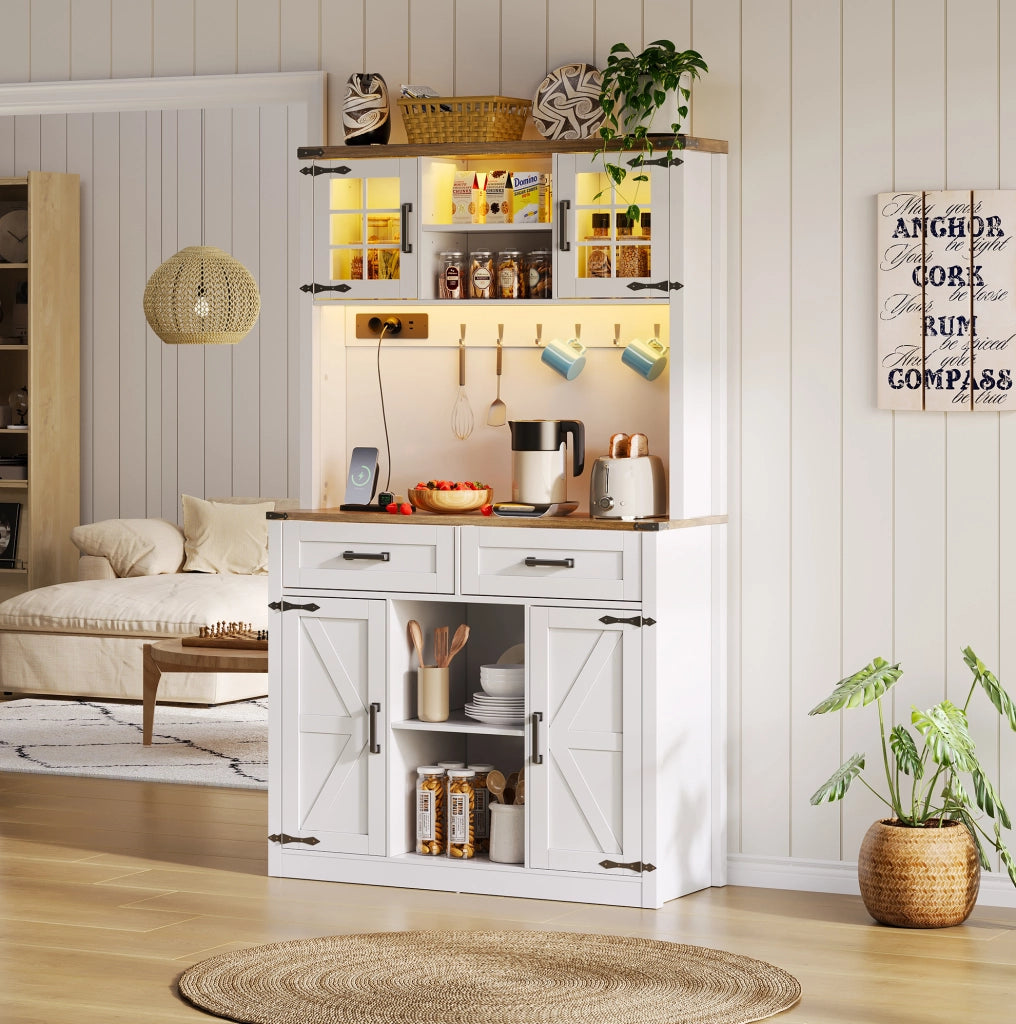 Mobile bar rustico con illuminazione LED regolabile, 2 ampi cassetti e ripiani regolabili, buffet da cucina bianco con design a porta da fienile