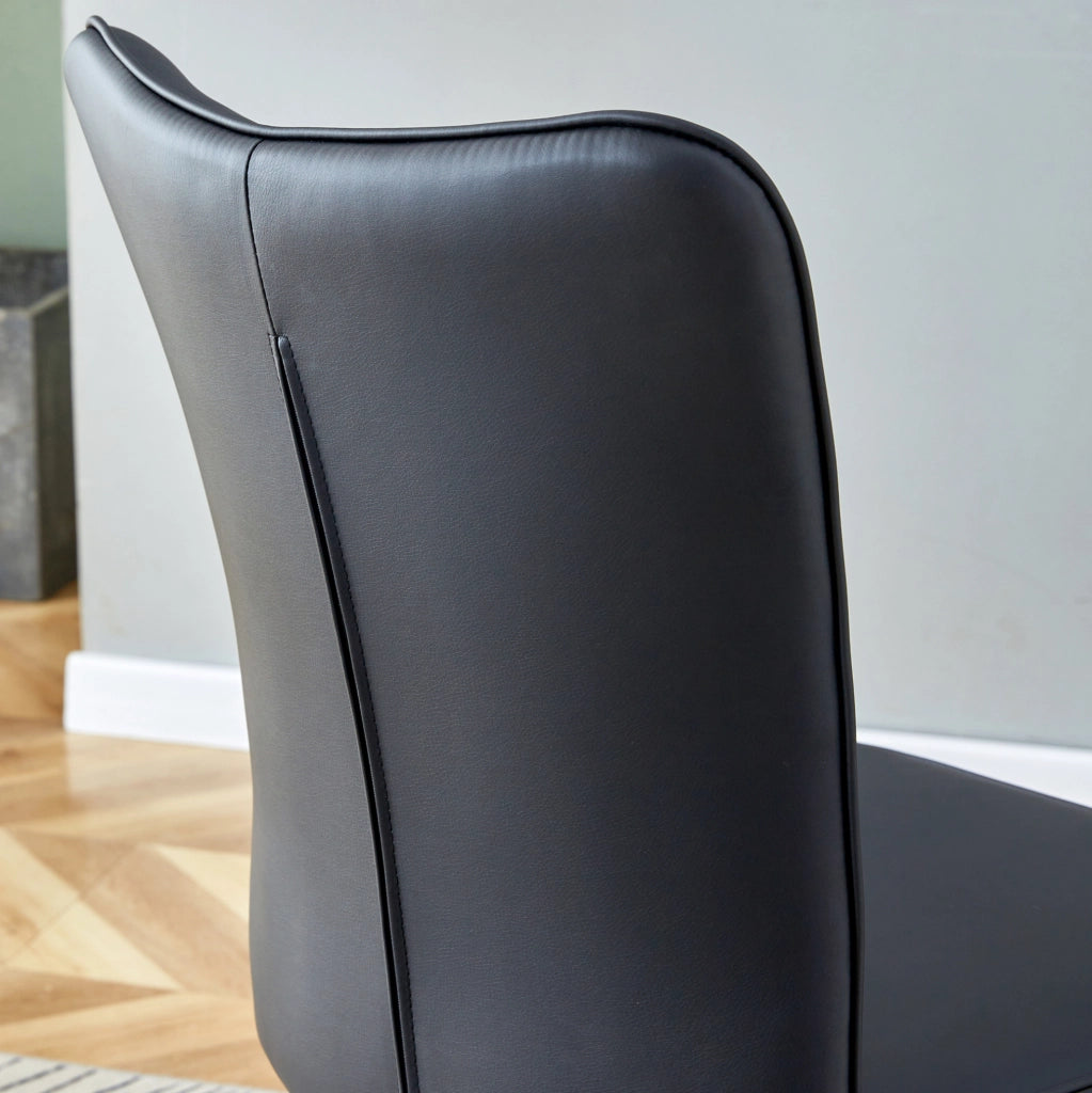 Set 2 sedie da pranzo in similpelle PU nera con gambe in metallo HOMVRA