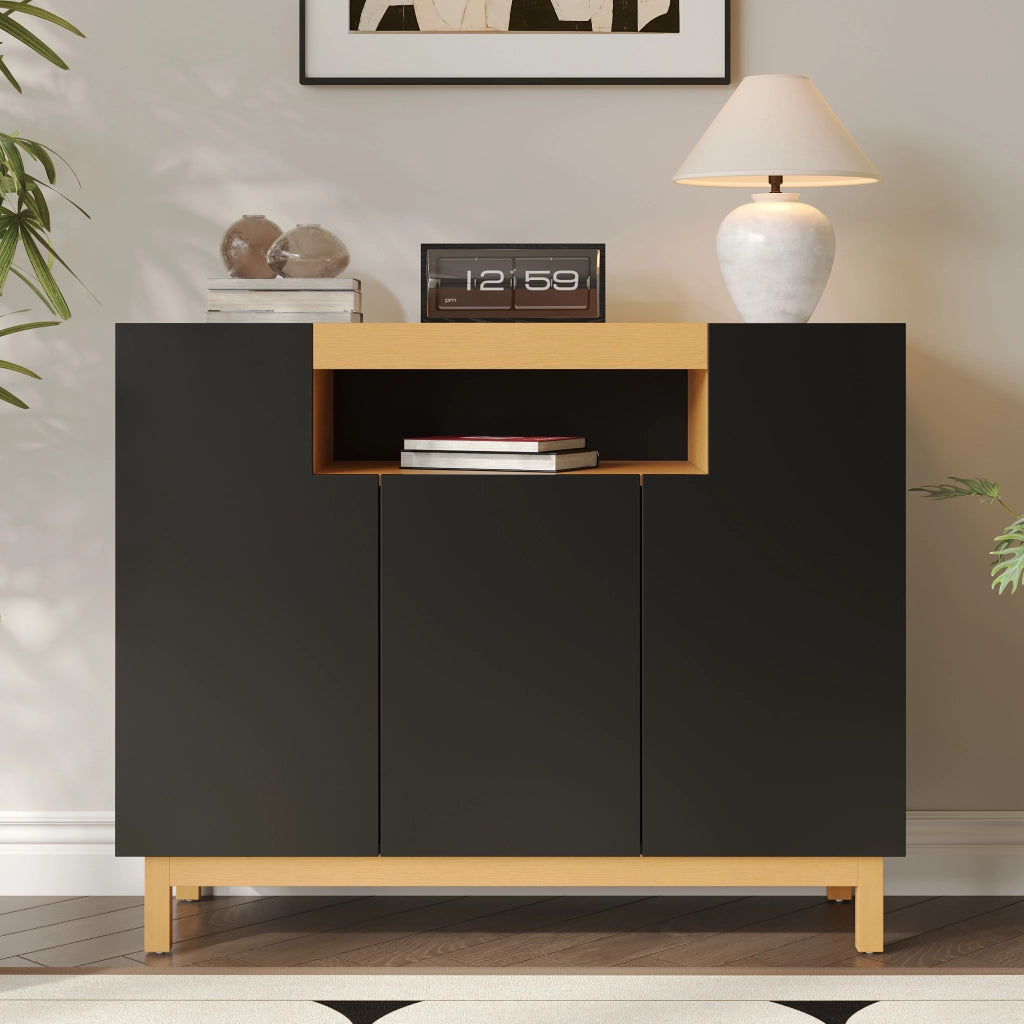 Credenza con tre ante 120;5 cm con vano centrale aperto; pannello truciolare; nera effetto legno