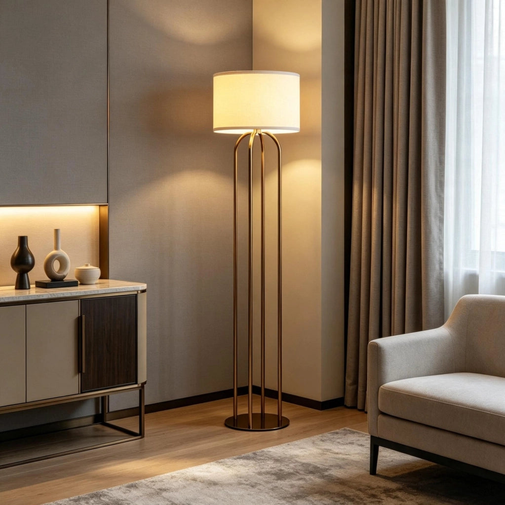 Lampada da terra moderna per soggiorno con paralume beige in lino e interruttore a piede