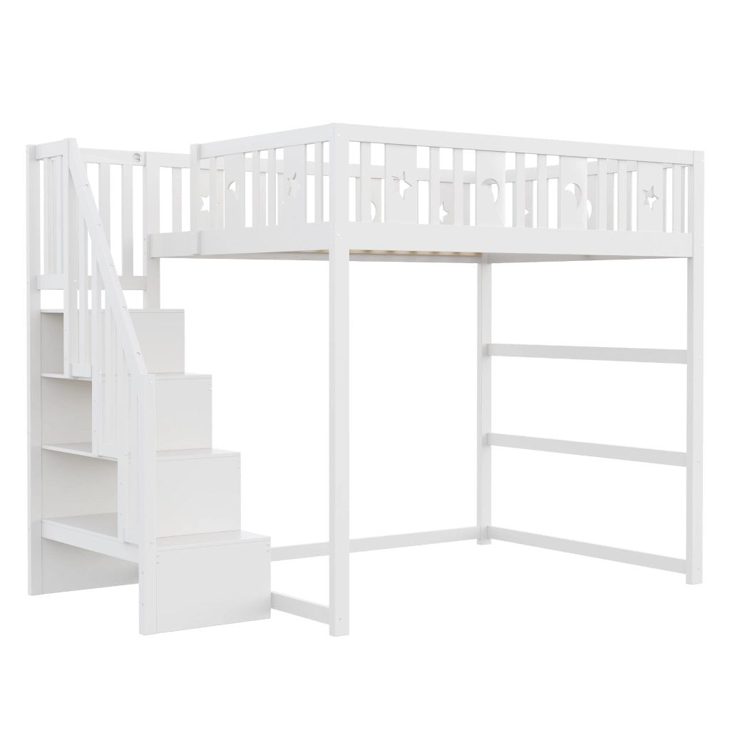 Letto a soppalco 140x200 cm con scala e ripiani; area relax inferiore; legno bianco